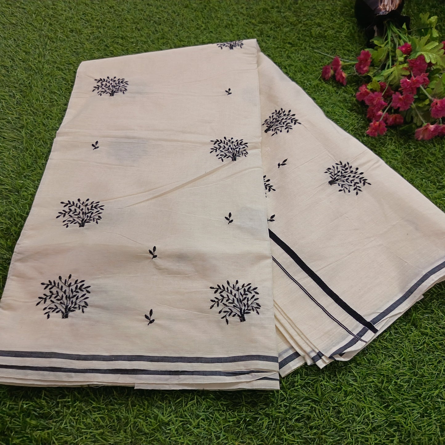 Puliyila kara  Saree with Tree Embroidery Work