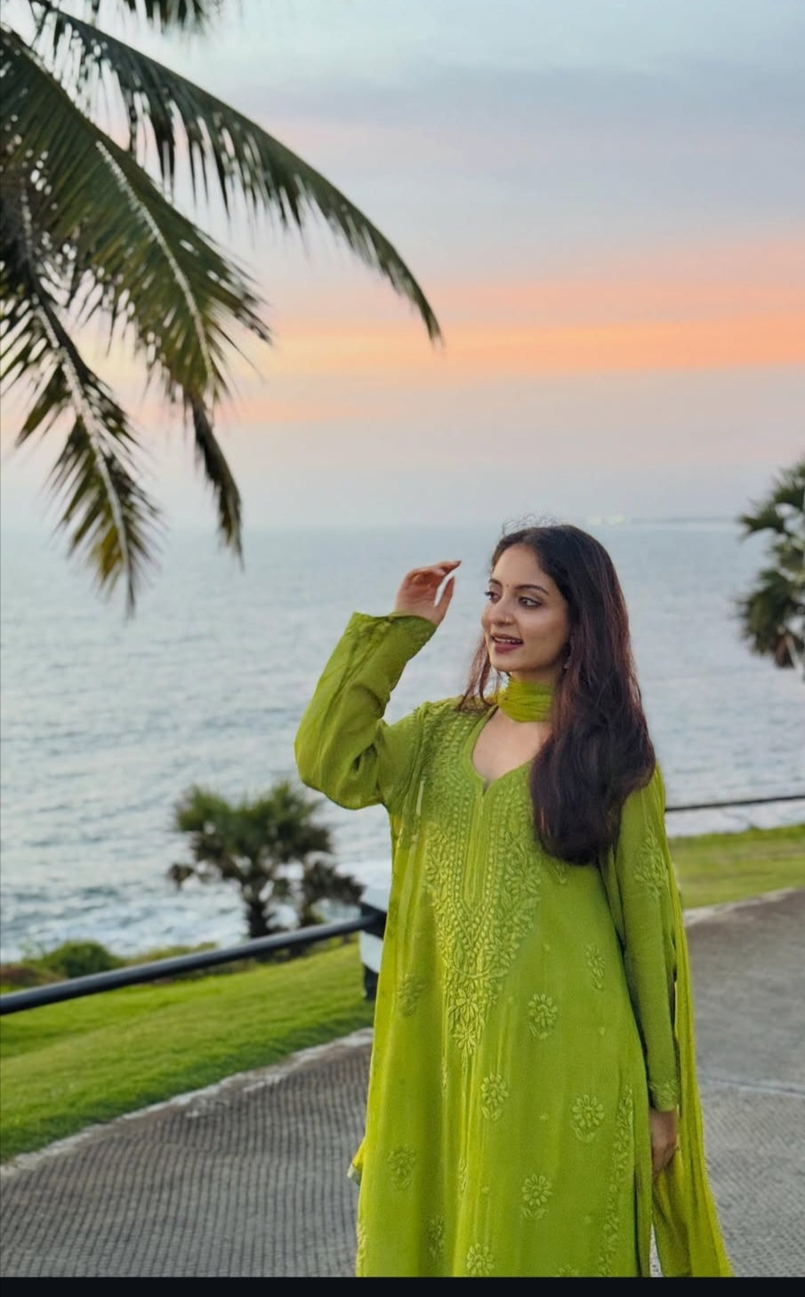ISHANI KRISHNA INSPIRED PREMIUM  CHIKANKARI SET!