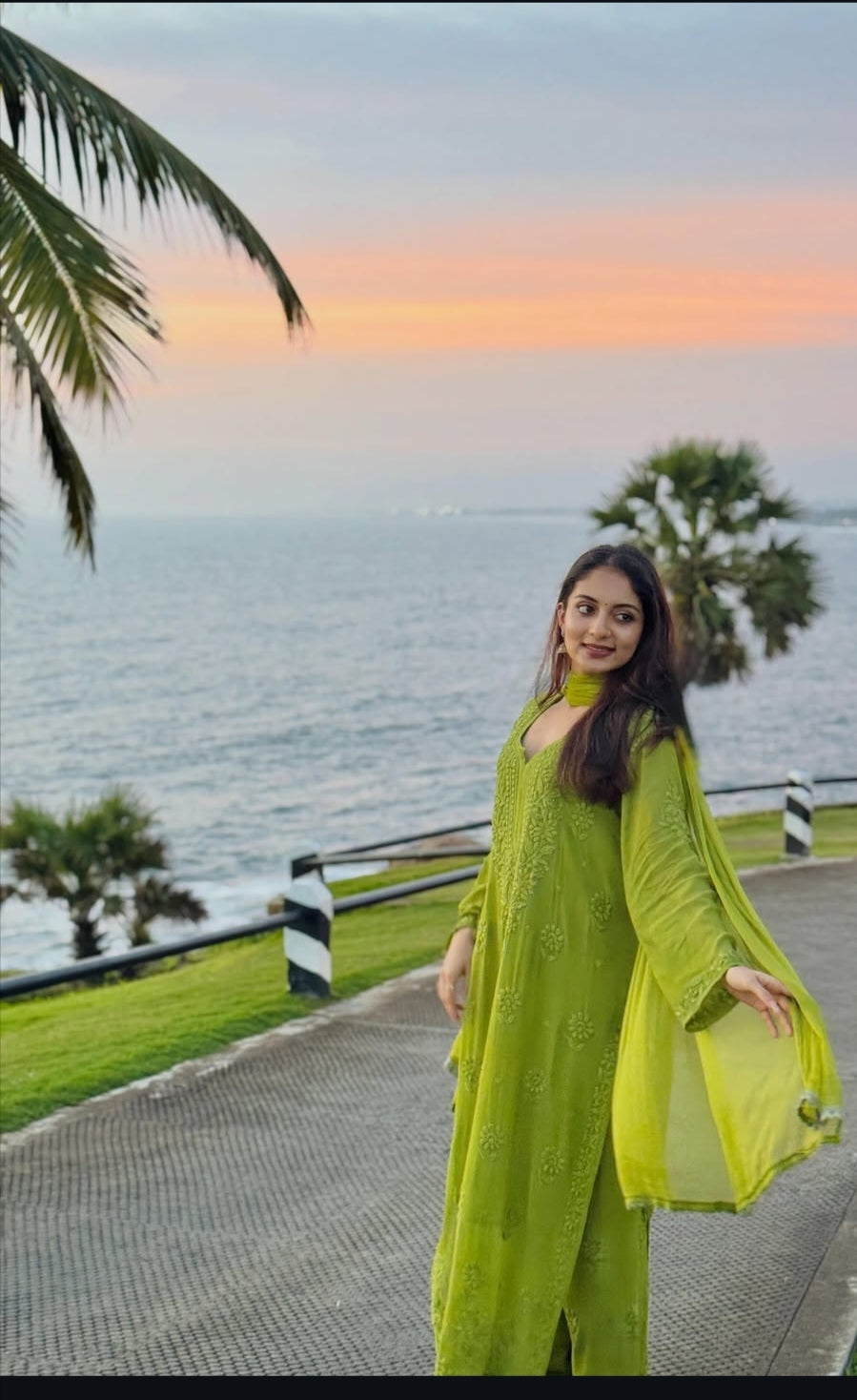 ISHANI KRISHNA INSPIRED PREMIUM  CHIKANKARI SET!