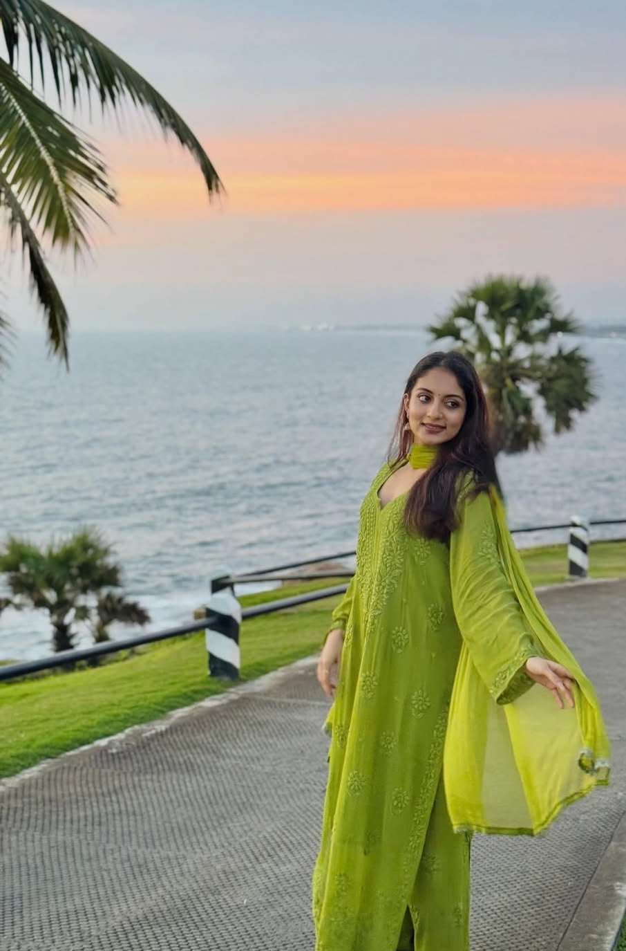 ISHANI KRISHNA INSPIRED PREMIUM  CHIKANKARI SET!